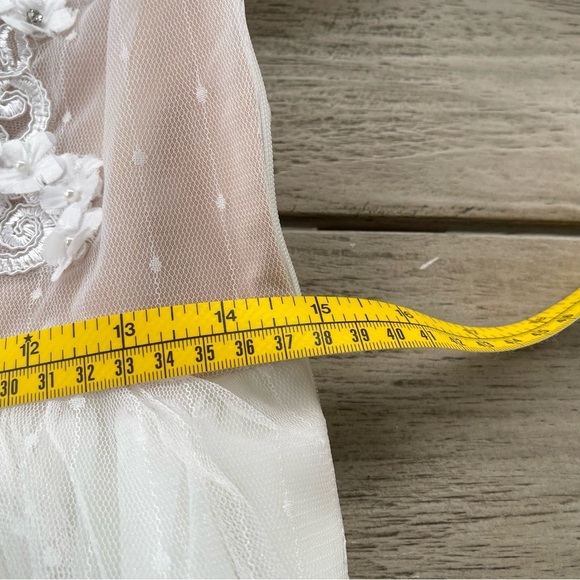 ShowPo AKshia Appliqué Pure White Mini Dress Womens Size 4 NWT - Picture 11 of 12